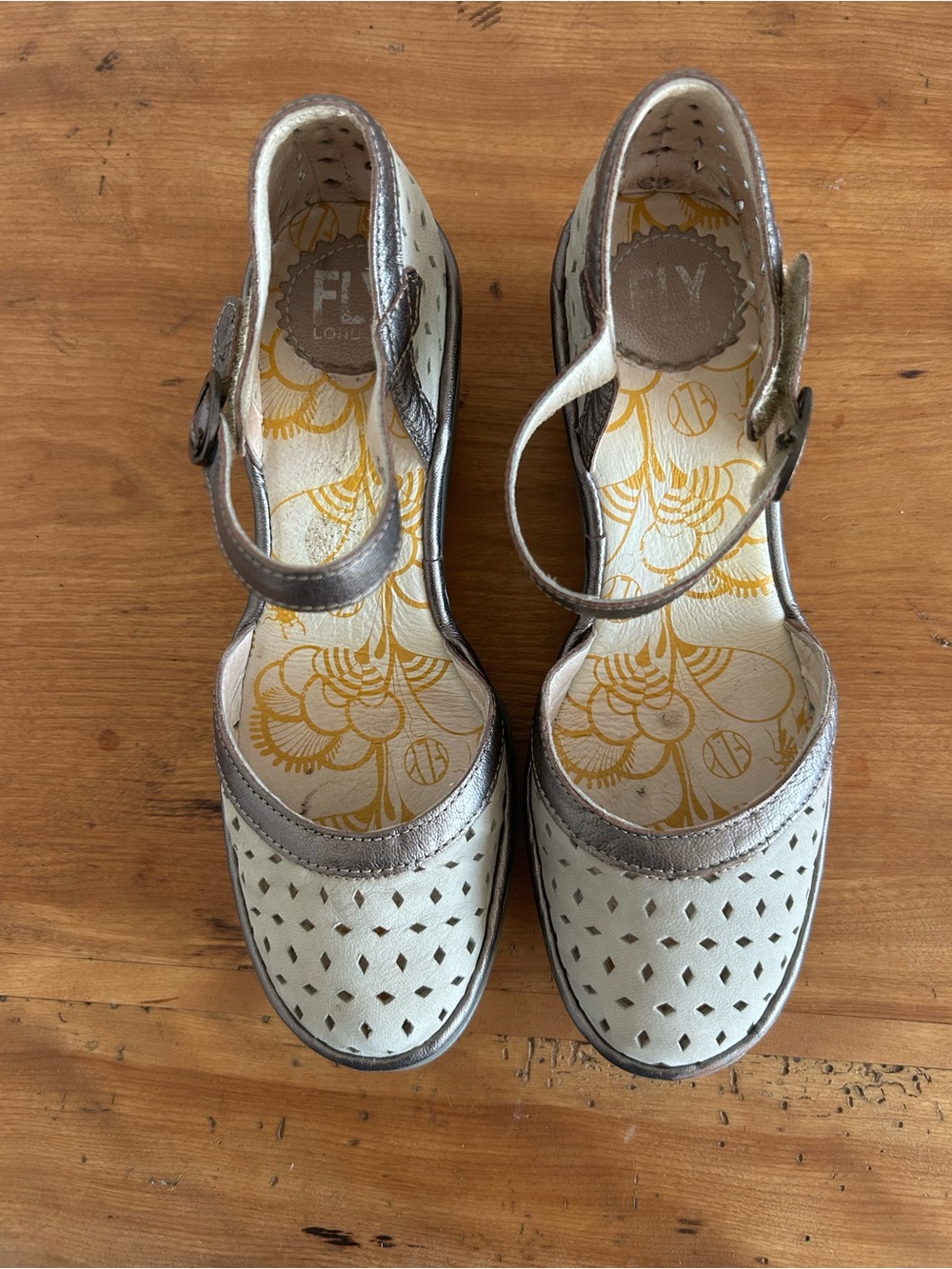 Fly London Women’s Cream and Metallic shoes (38)